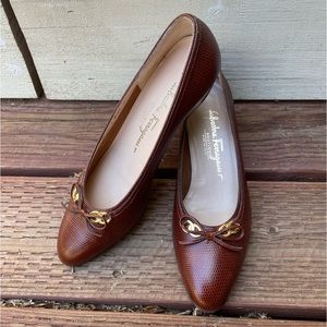 SALVATORE FERRAGAMO Shoes Low Heel Pump Textured Size 8B